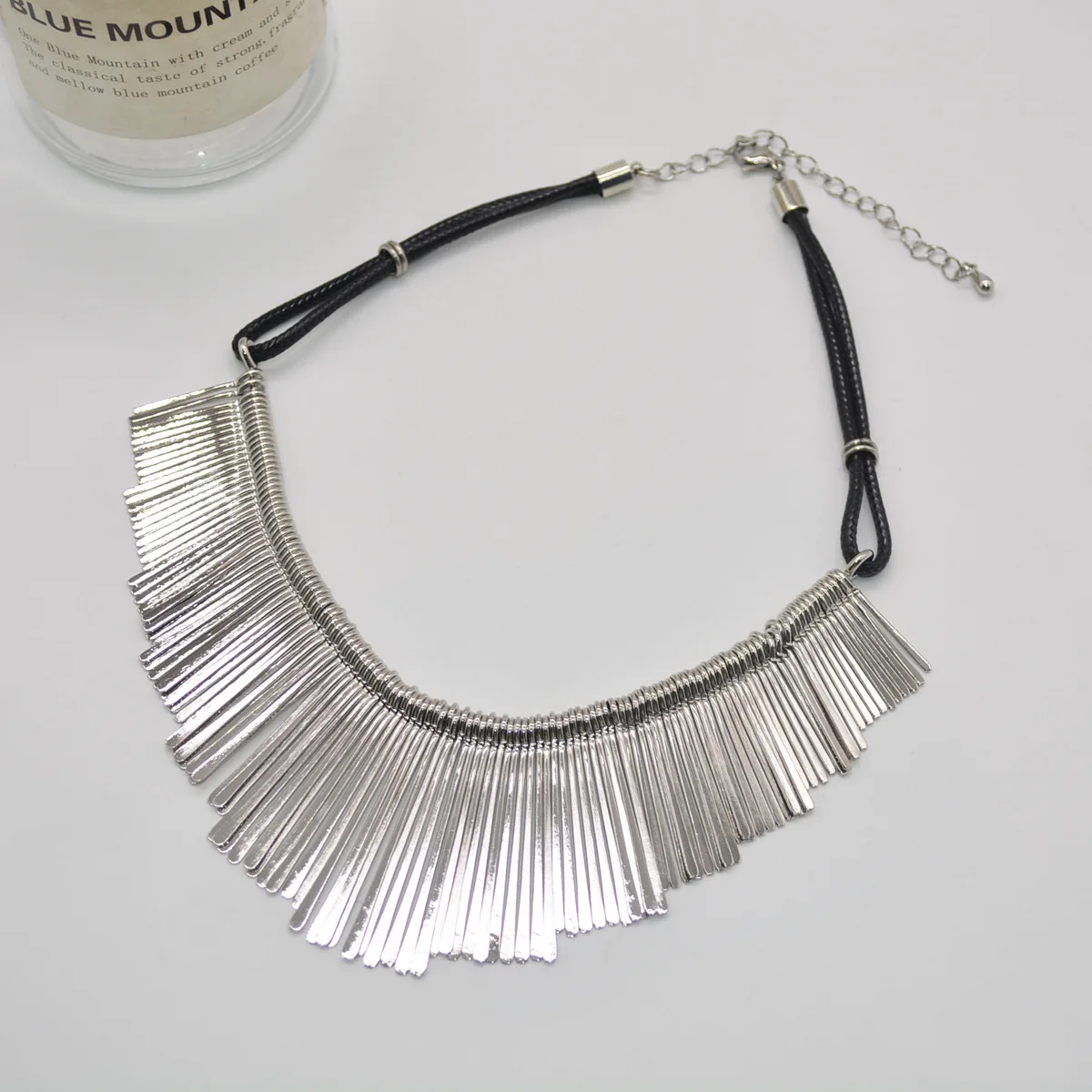 Classic Exquisite Metal Tassels Necklaces for Women Trendy Neck Chain Vintage Charm Necklace Delicate Korean Style Jewellery
Classic Exquisite Metal Tassels Necklaces for Women Trendy Neck Chain Vintage Charm Necklace Delicate Korean Style Jewellery