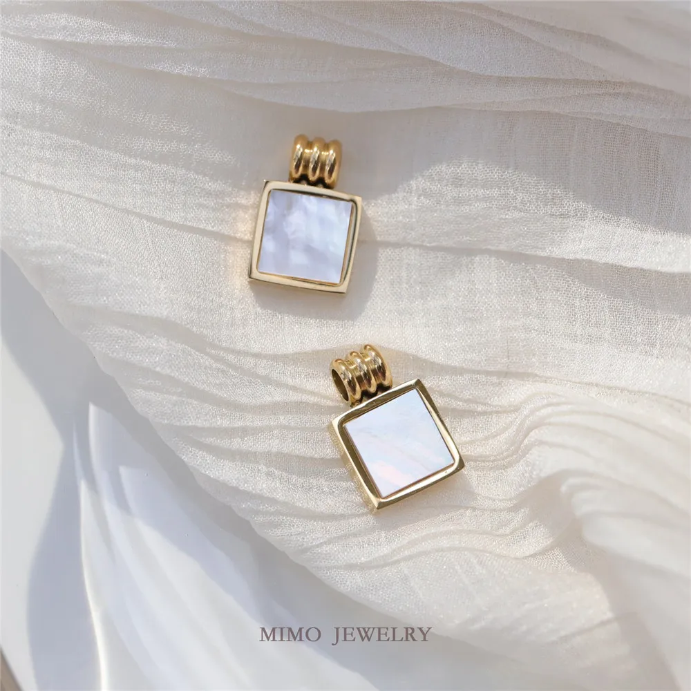 Titanium steel plated square INS cold wind thread White shell pendant clavicle chain DIY accessory
Titanium steel plated square INS cold wind thread White shell pendant clavicle chain DIY accessory