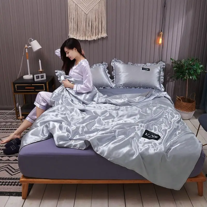 2022 New Year Washable Summer Ice Silk Air Conditioning Quilt Adult Kids Thin Duvet Home Textiles Luxury Bedding Queen King Size
2022 New Year Washable Summer Ice Silk Air Conditioning Quilt Adult Kids Thin Duvet Home Textiles Luxury Bedding Queen King Size