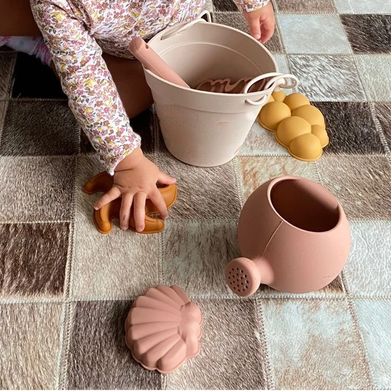 Baby Water Beach Toys Silicone Watering Can Cute Swimming Bathing Toys Bottle Sprinkler for Children Shower Game Kids Bath Toy
Baby Water Beach Toys Silicone Watering Can Cute Swimming Bathing Toys Bottle Sprinkler for Children Shower Game Kids Bath Toy