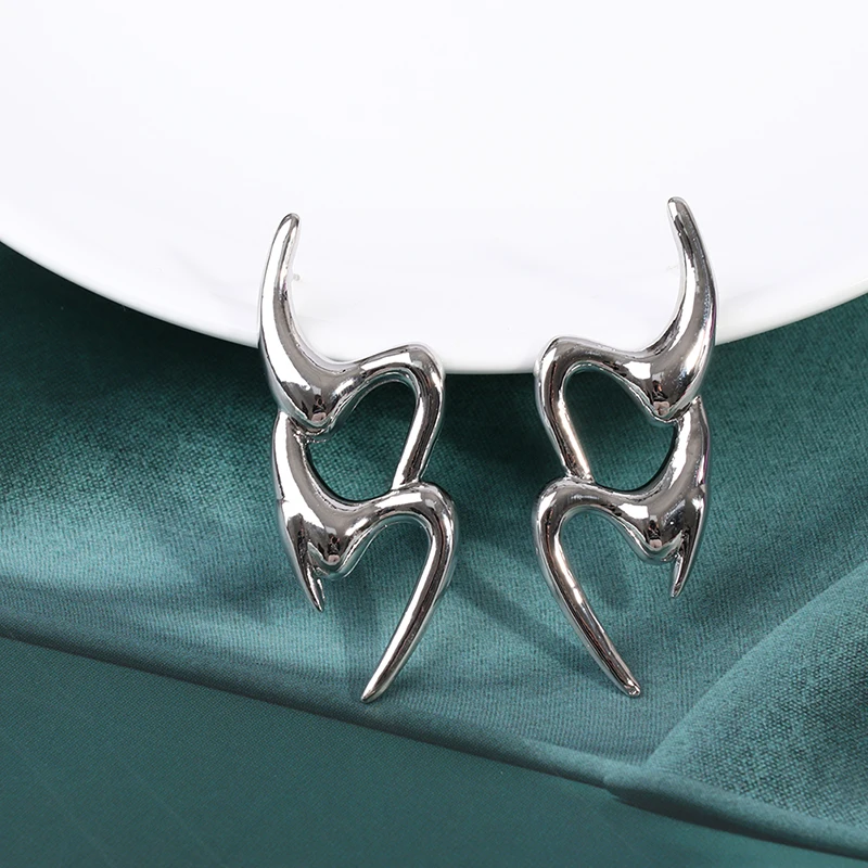 New Punk Note Vintage Hollow Out Simple Glossy Silver Stud Earring Party Jewelry earings for women
New Punk Note Vintage Hollow Out Simple Glossy Silver Stud Earring Party Jewelry earings for women