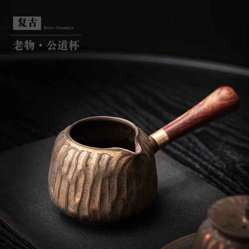 Vintage Gilding Ceramic Fair Cup Kung Fu Tea Utensils Tea Pot Tea Pitcher Average Cup Side Handle Fair Mug Factory Wholesale
Vintage Gilding Ceramic Fair Cup Kung Fu Tea Utensils Tea Pot Tea Pitcher Average Cup Side Handle Fair Mug Factory Wholesale
