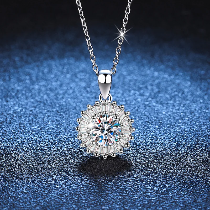 S925 Sterling Silver 1CT Round Moissanite Pendant Necklace Certified Real Moissanite Flower Charm Necklace Pass Diamond Tester
S925 Sterling Silver 1CT Round Moissanite Pendant Necklace Certified Real Moissanite Flower Charm Necklace Pass Diamond Tester