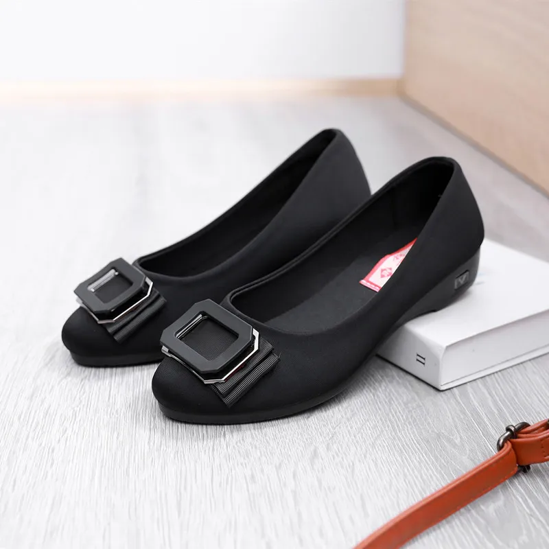 The new cloth shoes for women's shoes soft bottom loafers bowknot mother antiskid shoes work shoes fashion shoes joker 
The new cloth shoes for women's shoes soft bottom loafers bowknot mother antiskid shoes work shoes fashion shoes joker