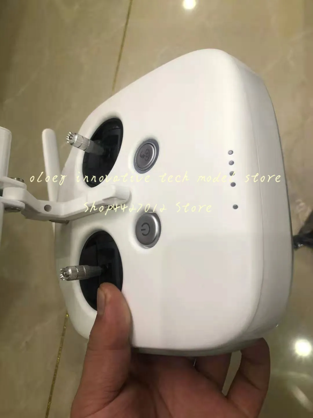 Пульт дистанционного управления для DJI Phantom 3 4K оригинальные аксессуары GL358WB б/у
Пульт дистанционного управления для DJI Phantom 3 4K оригинальные аксессуары GL358WB б/у