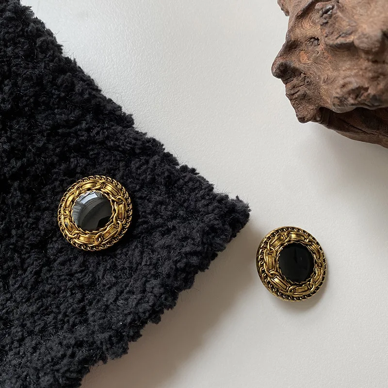 2pcs Xiaoxiang Vintage Made Old Metal Buttons Woolen Coat Cashmere Tweed Coat Buttons
2pcs Xiaoxiang Vintage Made Old Metal Buttons Woolen Coat Cashmere Tweed Coat Buttons