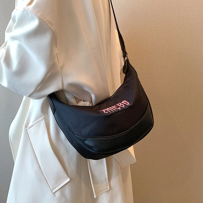 Versatile Oxford Cloth Single Shoulder Underarm Bag Women's New Fashion Satchel Casual Crossbody Commute Portable Travel Storage
Versatile Oxford Cloth Single Shoulder Underarm Bag Women's New Fashion Satchel Casual Crossbody Commute Portable Travel Storage