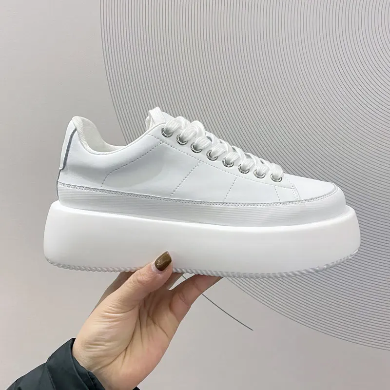 Genuine Leather Thick-soled White Shoes Women's Spring Elevator Shoes New Women's Sports Sponge Cake Heightened Casual Sneakers
Genuine Leather Thick-soled White Shoes Women's Spring Elevator Shoes New Women's Sports Sponge Cake Heightened Casual Sneakers
