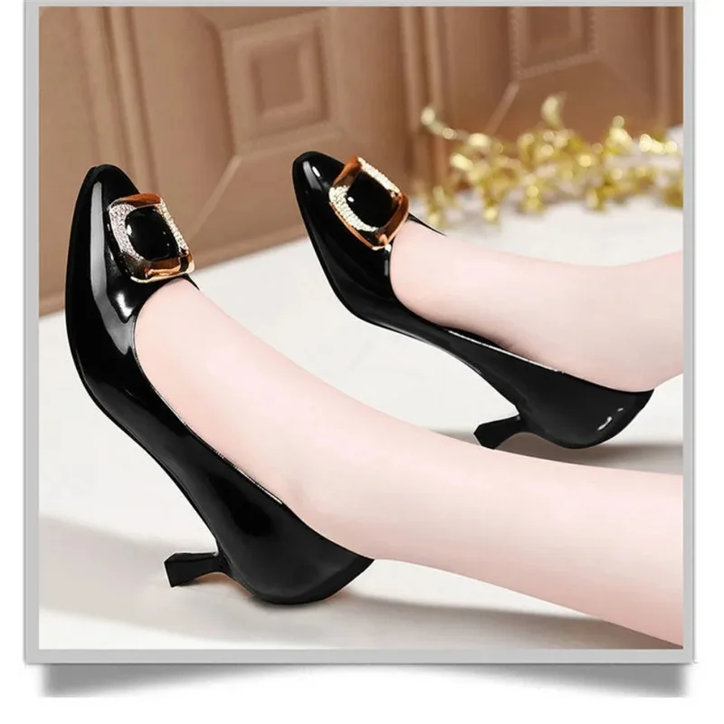 Женские туфли из лакированной кожи, черные элегантные туфли-лодочки на шпильке, без застежки, на весну и лето, C12
Женские туфли из лакированной кожи, черные элегантные туфли-лодочки на шпильке, без застежки, на весну и лето, C12