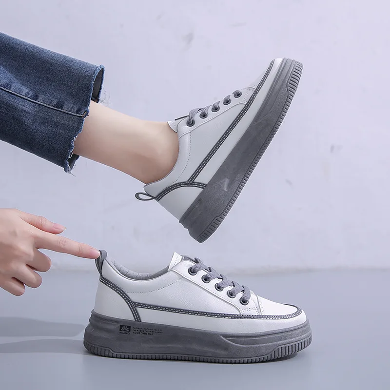 2022 Casual Women Shoes Summer New Flat Platform Sneakers Female Lace Up White Shoes Outdoor Light Running Shoes Zapatillas
2022 Casual Women Shoes Summer New Flat Platform Sneakers Female Lace Up White Shoes Outdoor Light Running Shoes Zapatillas