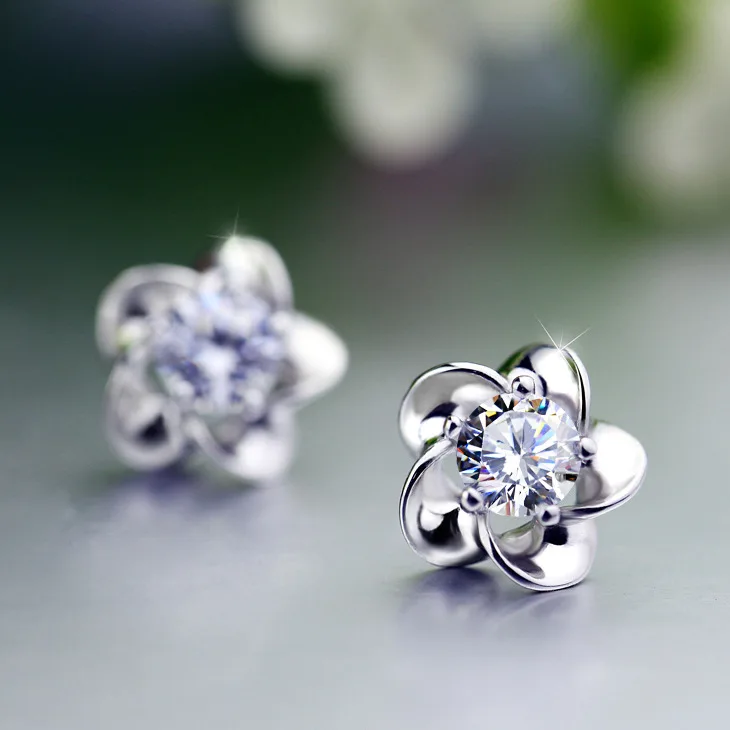 

Real 1 Carat D Color Moissanite Plum Blossom Flower Stud Earrings For Women 925 Sterling Silver Sparkling Wedding Jewelry
