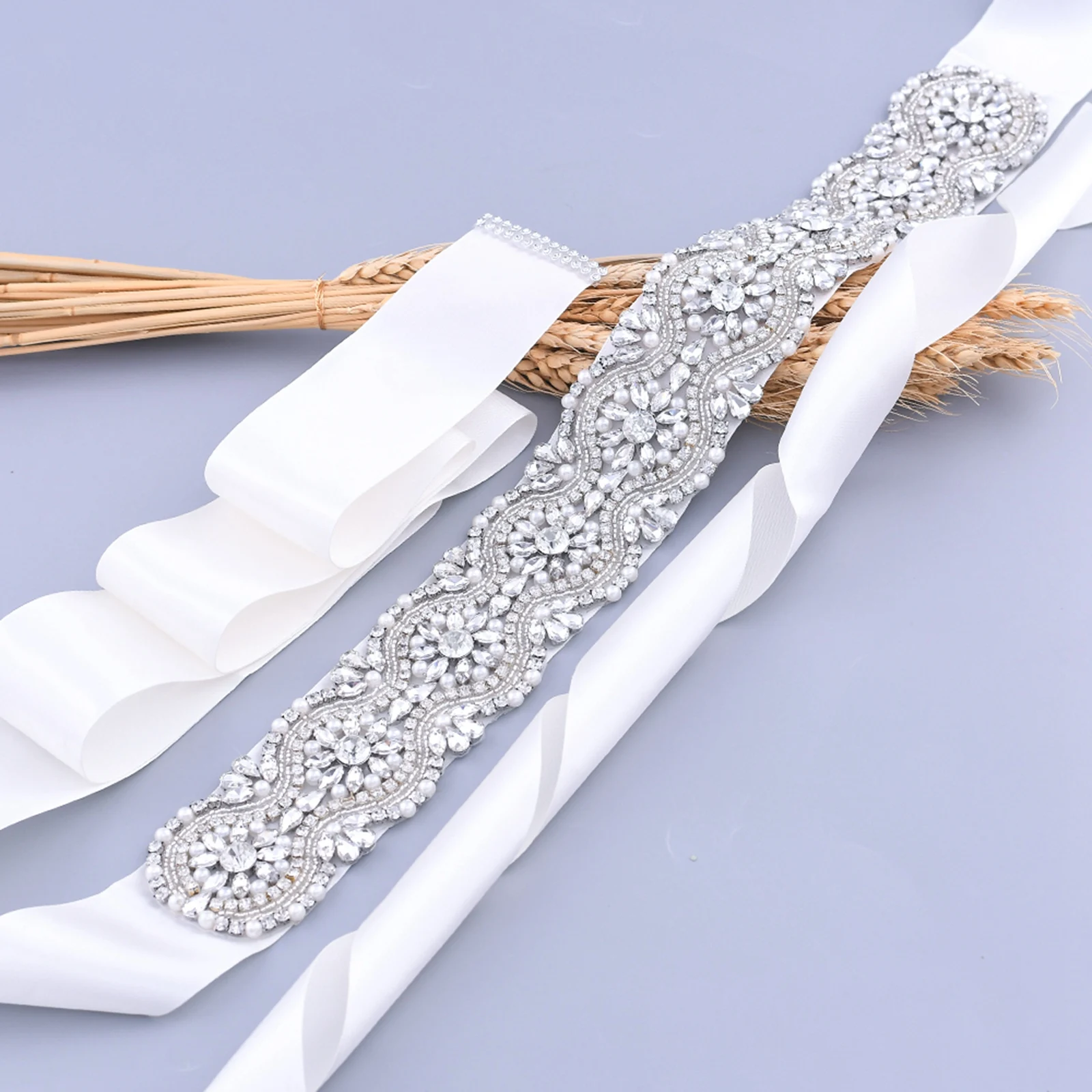 Women's Luxury Bridal Belt Wide Rhinestone Belt Pearl Belt Wedding Sashes Silver Diamond Belt Luxury Designer Belts for Women
Women's Luxury Bridal Belt Wide Rhinestone Belt Pearl Belt Wedding Sashes Silver Diamond Belt Luxury Designer Belts for Women