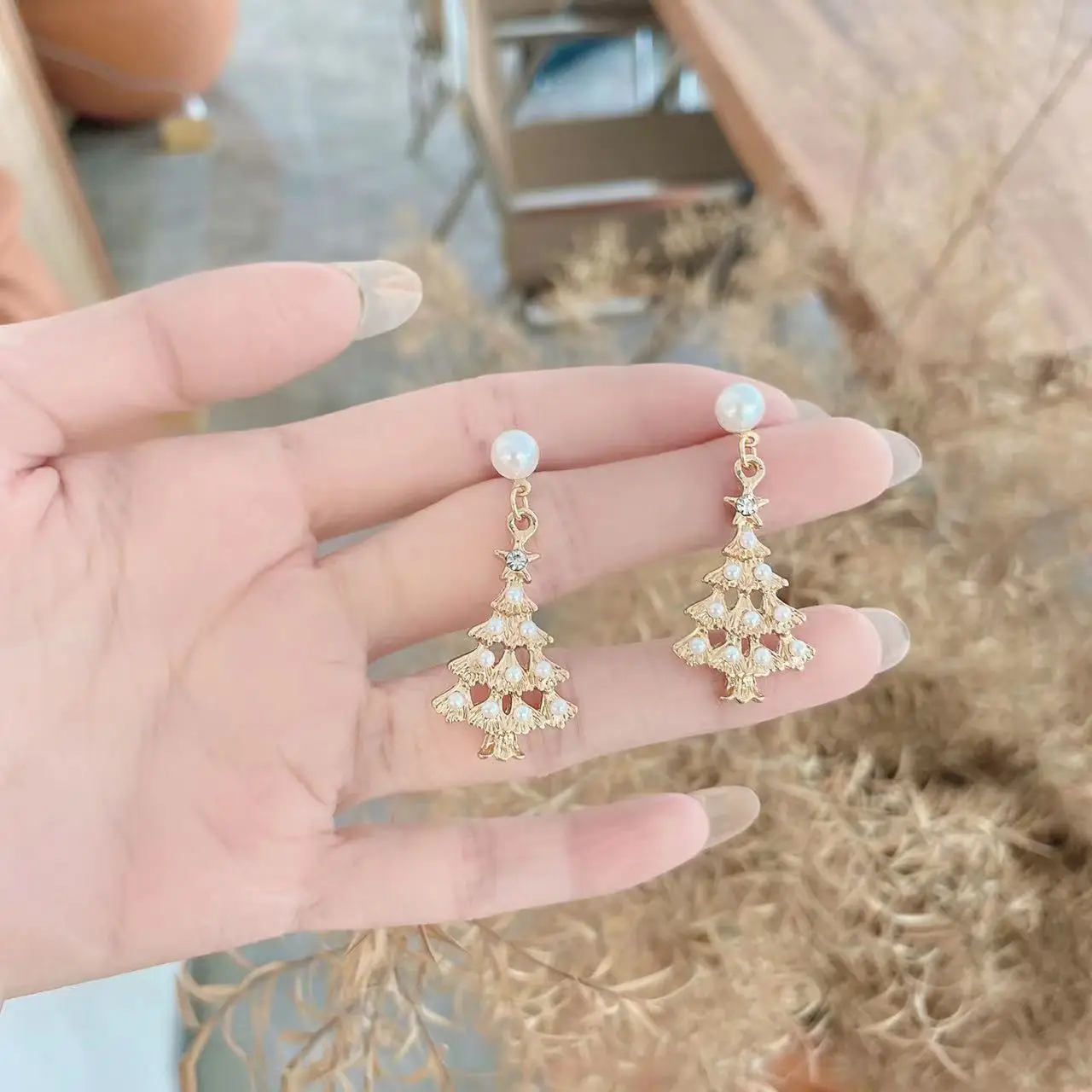 Christmas tree earrings pendant personality temperament Christmas pearl earrings earrings girl accessories
Christmas tree earrings pendant personality temperament Christmas pearl earrings earrings girl accessories
