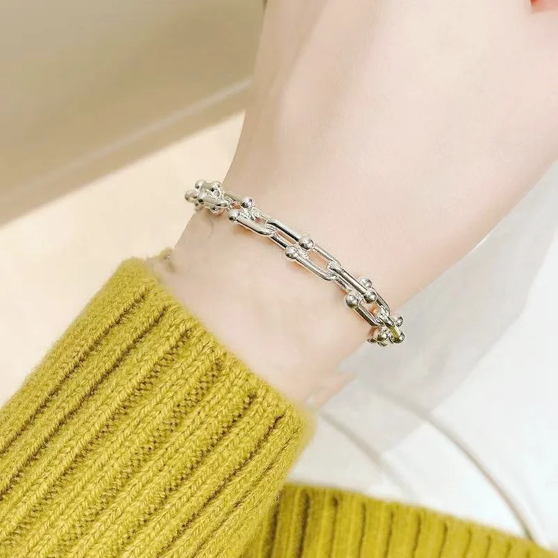 Women's Model 1: 1S925 Sterling Silver Classic European and American Style Slim U Bracelet, Romantic Valentine's DayJewelry Gift
Women's Model 1: 1S925 Sterling Silver Classic European and American Style Slim U Bracelet, Romantic Valentine's DayJewelry Gift