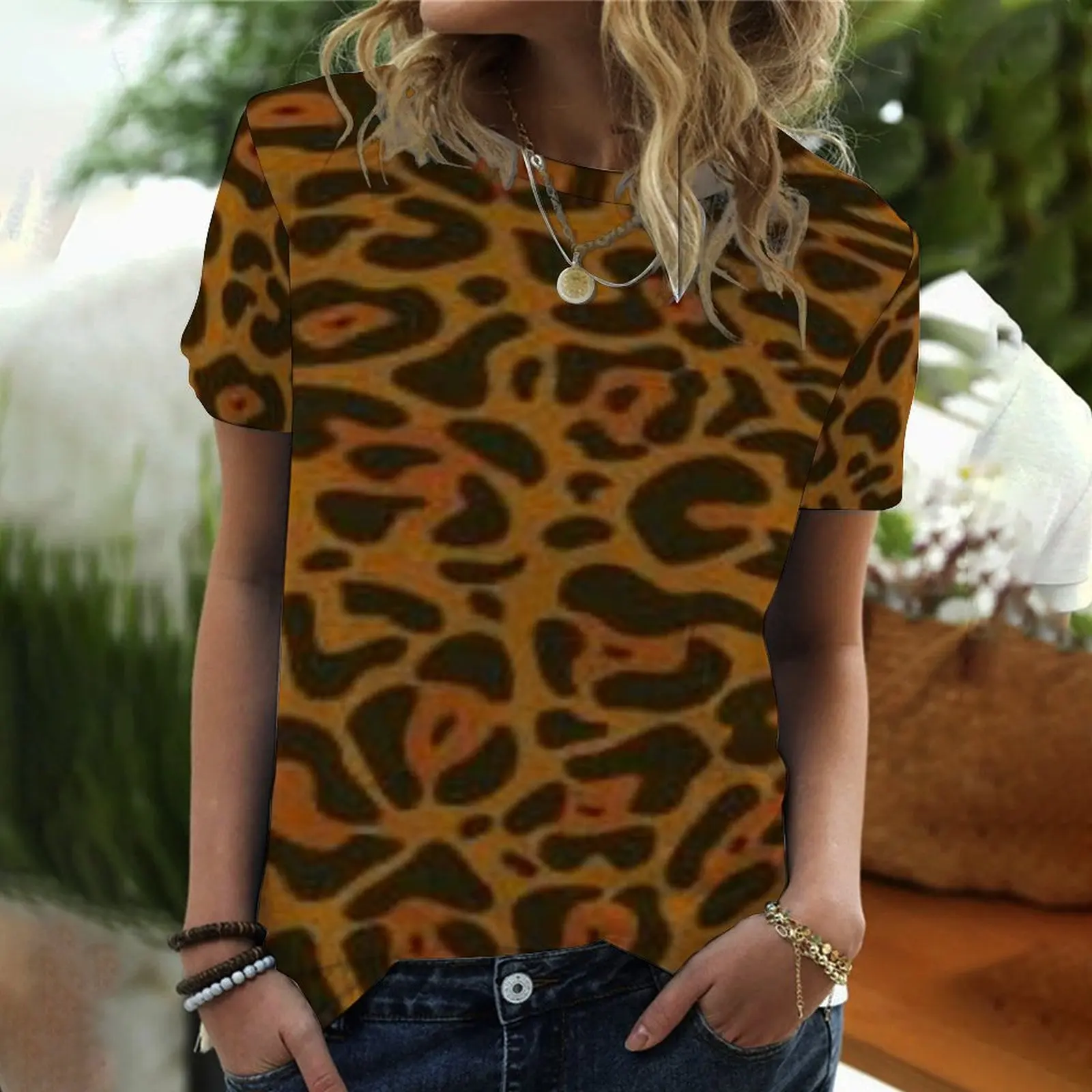 2022 new leopard print European and American summer women's casual digital printing short-sleeved round neck T-shirt women
2022 new leopard print European and American summer women's casual digital printing short-sleeved round neck T-shirt women