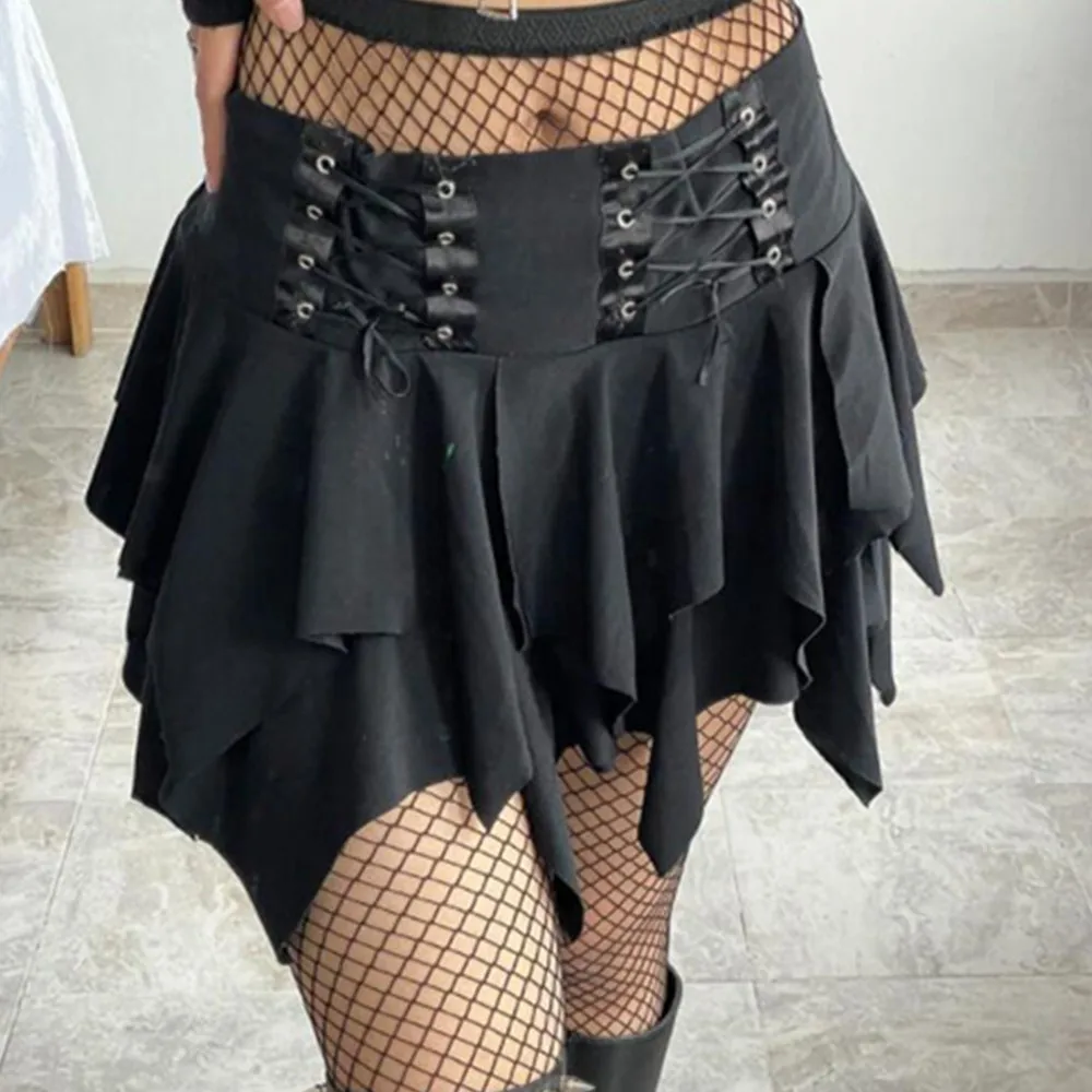 Punk Style Irregular Skirt Low Waist Lace-Up Bandage Double Layers Black Pleated Mini Skirt Streetwear Girls Dark Academia
Punk Style Irregular Skirt Low Waist Lace-Up Bandage Double Layers Black Pleated Mini Skirt Streetwear Girls Dark Academia