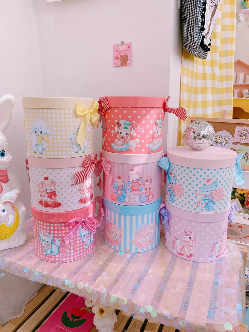 1 Pc Round Paper Boxes Lid Hug Cute Animal Bucket Gift Packaging Storage Box Gift Decor Box 21*17cm 
1 Pc Round Paper Boxes Lid Hug Cute Animal Bucket Gift Packaging Storage Box Gift Decor Box 21*17cm