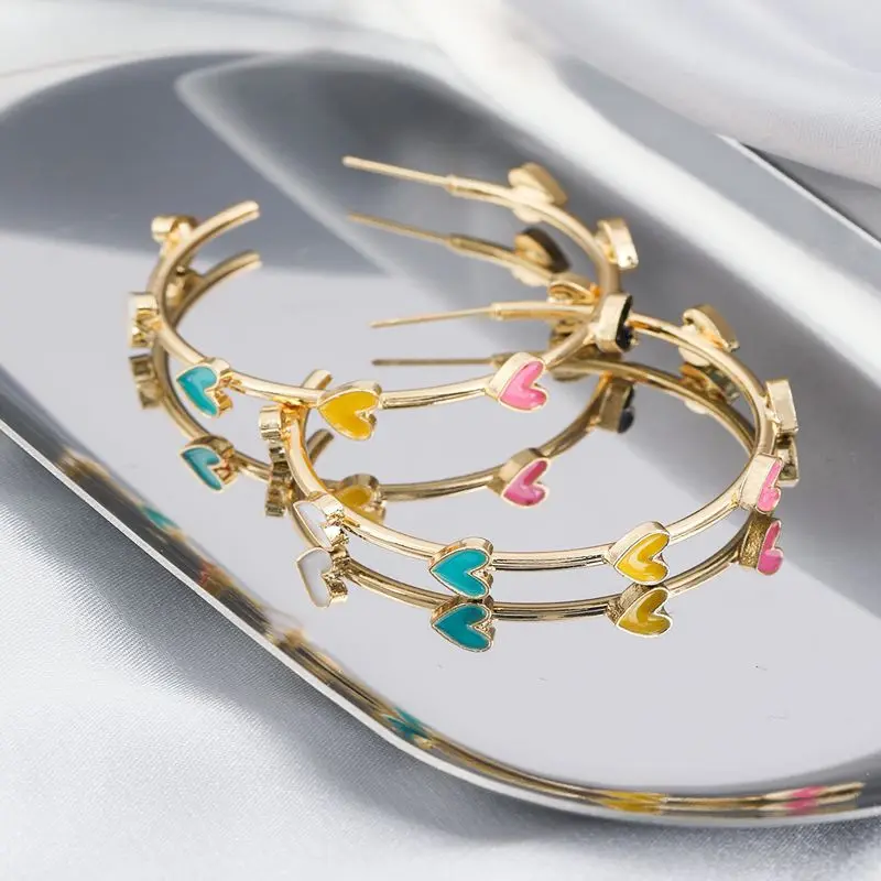 European And American Color Love C-shaped Hoop Earrings Women's Light Luxury Fashion Design Wedding Earrings Wholesale
European And American Color Love C-shaped Hoop Earrings Women's Light Luxury Fashion Design Wedding Earrings Wholesale