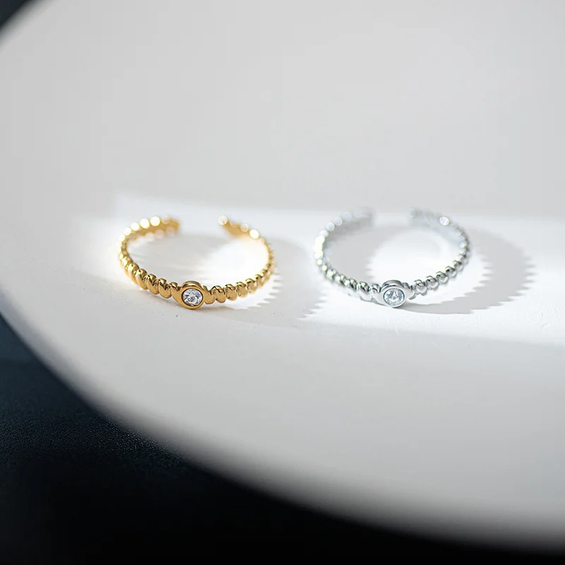 European and American fashion new zircon ring ladies fashion C-shaped opening adjustable gold and silver ring jewelry gift
European and American fashion new zircon ring ladies fashion C-shaped opening adjustable gold and silver ring jewelry gift