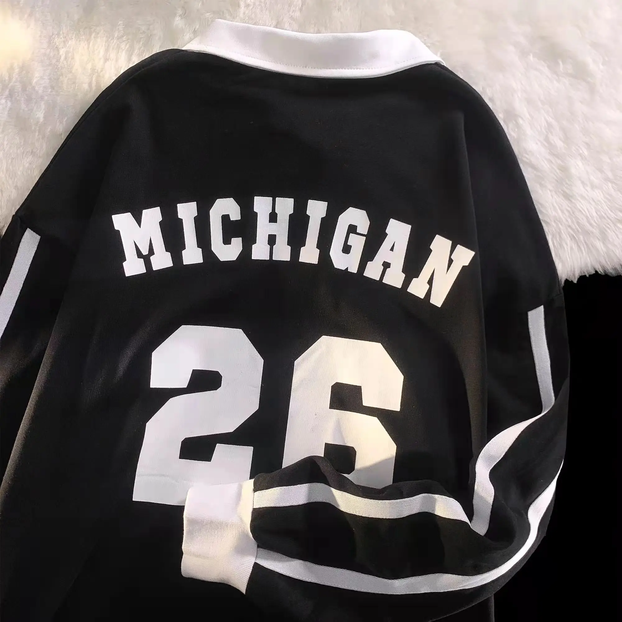 American Retro Campus Style Polo Collar Oversized Sweatshirt Women Men Couples Long Sleeve High Street Autumn Thin Pullovers Top
American Retro Campus Style Polo Collar Oversized Sweatshirt Women Men Couples Long Sleeve High Street Autumn Thin Pullovers Top
