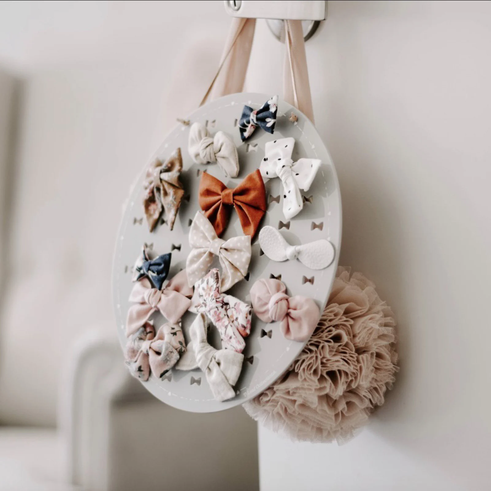 INS Nordic Wooden Baby Hair Clips Holder Princess Girls Hairpin Hairband Storage Pendant Hair Bow Organizer Wall Ornaments
INS Nordic Wooden Baby Hair Clips Holder Princess Girls Hairpin Hairband Storage Pendant Hair Bow Organizer Wall Ornaments