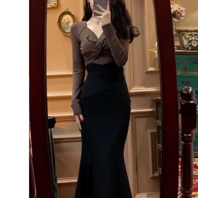 Large Women's Knitting Suit New V-Neck Knitted Sweater and Midi-length Skirt Female Two Piece Elegant Skirts Set Ladies Set G151
Large Women's Knitting Suit New V-Neck Knitted Sweater and Midi-length Skirt Female Two Piece Elegant Skirts Set Ladies Set G151