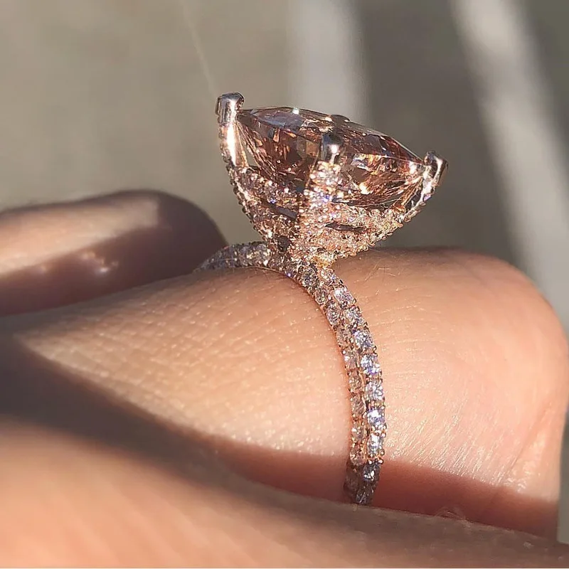 Prsztl New Champagne Gold Super Flash Round Shining Rings for Women Luxury Crystal Temperament Engagement Ring Jewelry
Prsztl New Champagne Gold Super Flash Round Shining Rings for Women Luxury Crystal Temperament Engagement Ring Jewelry