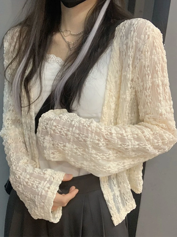 Fashion Hook Flower Hollow Lace Women Shirts 2022 Summer New Vintage Thin Woman Tops Korean Loose Sunscreen Long Sleeve Blouse
Fashion Hook Flower Hollow Lace Women Shirts 2022 Summer New Vintage Thin Woman Tops Korean Loose Sunscreen Long Sleeve Blouse