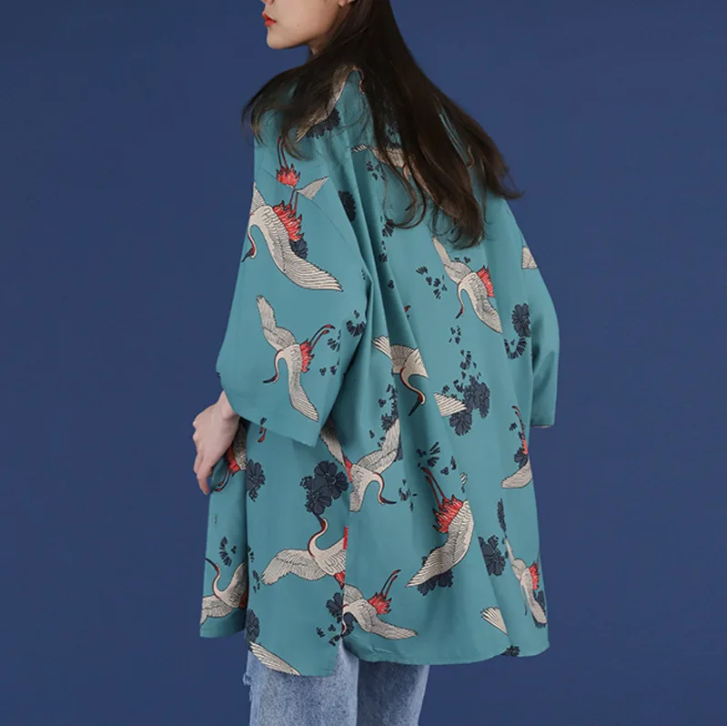 Summer and 2023 New Spring Women's Single-breasted Oversized Lapel Harajuku Top Crane Print Short Sleeve Top Women Streetwear
Summer and 2023 New Spring Women's Single-breasted Oversized Lapel Harajuku Top Crane Print Short Sleeve Top Women Streetwear
