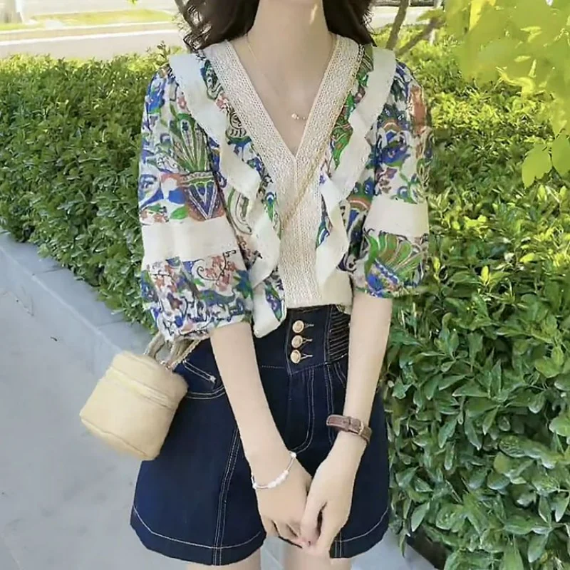 Vintage Hong Kong Style Blusas Mujer V Neck Lace Contrast Color Patchwork Half +sleeve Blouses Flower Print Design Sense Shirts
Vintage Hong Kong Style Blusas Mujer V Neck Lace Contrast Color Patchwork Half +sleeve Blouses Flower Print Design Sense Shirts