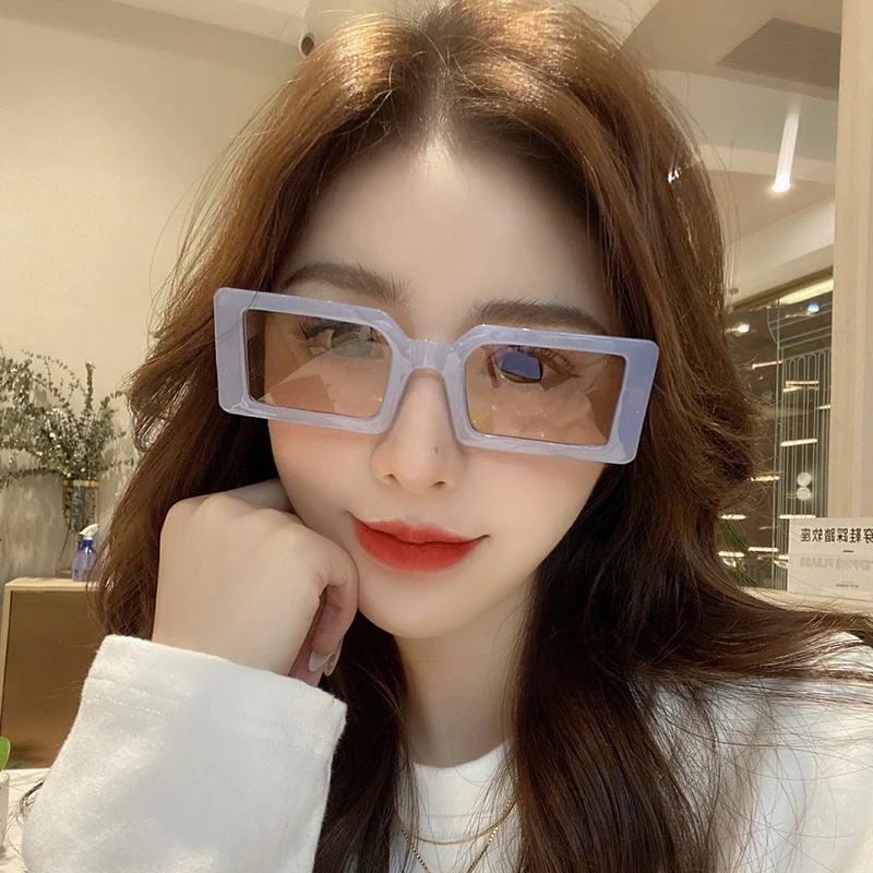 Candy Color Vintage Wide Frame Women Sunglass Small Rectangle Sunglasses Summer Female UV400 Lens Trendy Eyewear Hot Sale
Candy Color Vintage Wide Frame Women Sunglass Small Rectangle Sunglasses Summer Female UV400 Lens Trendy Eyewear Hot Sale
