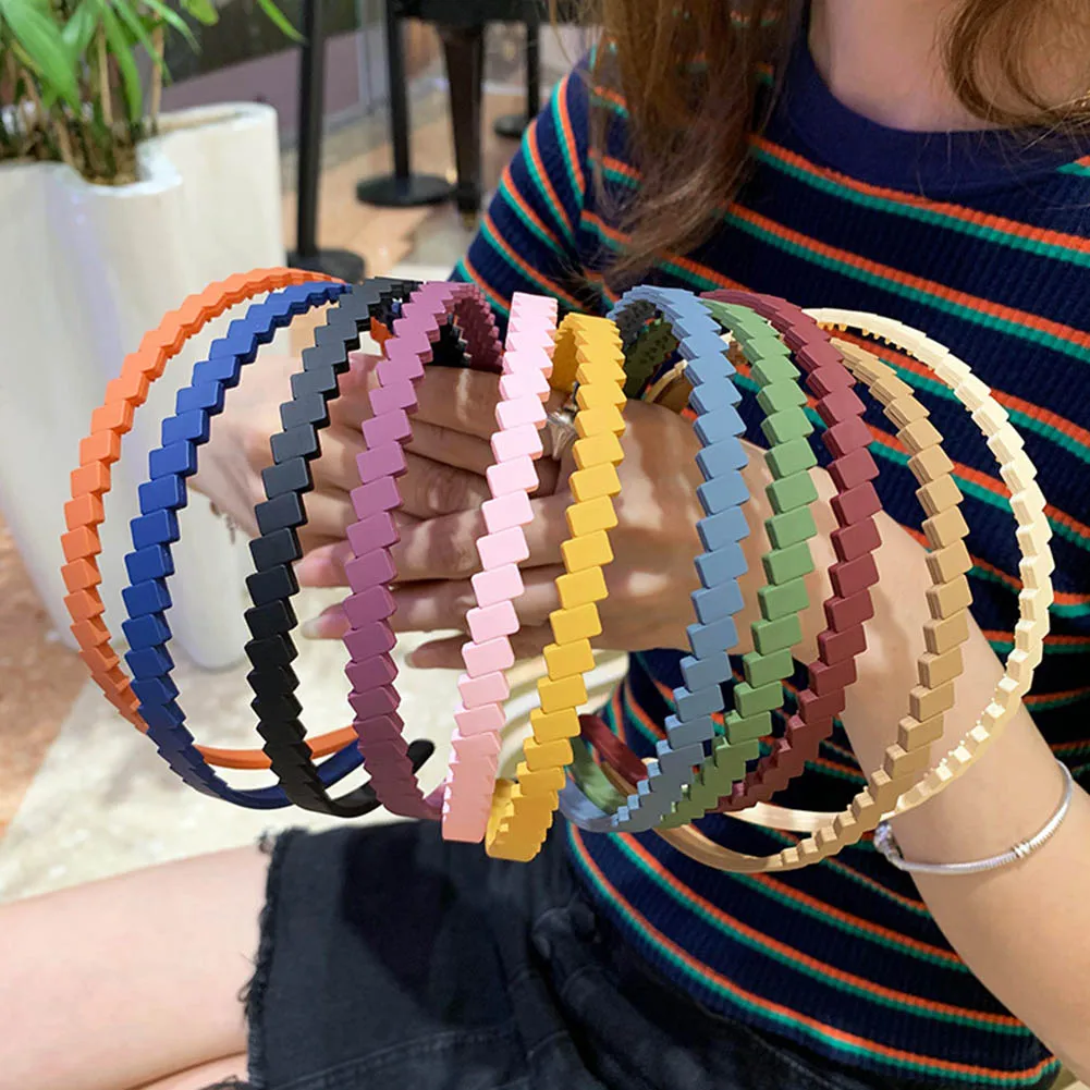 Fashion Simple Plastic Hair Comb Hairbands Solid Color Teeth Headbands for Women Girls Ladies Hair Hoop Hair Accessories
Fashion Simple Plastic Hair Comb Hairbands Solid Color Teeth Headbands for Women Girls Ladies Hair Hoop Hair Accessories