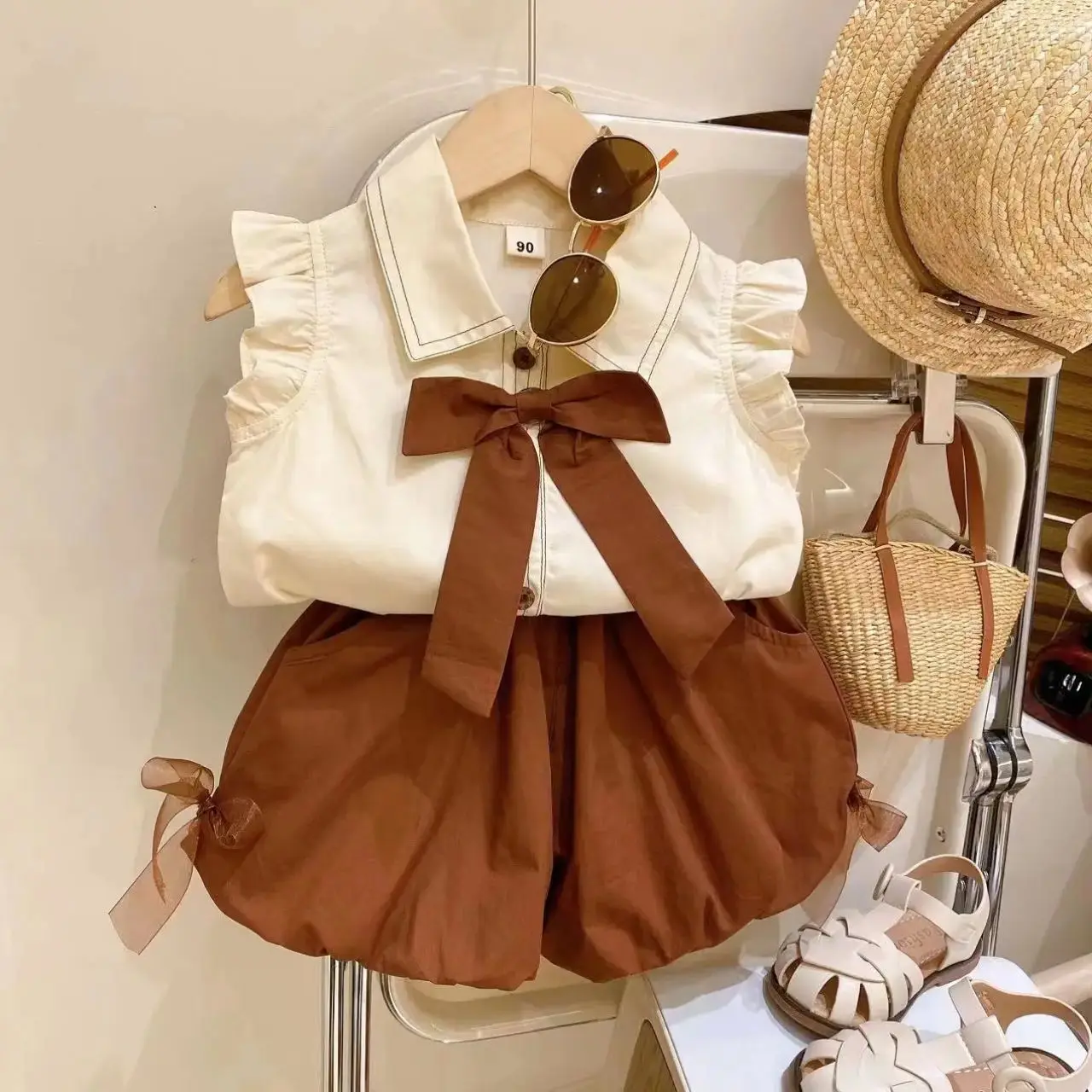Children's Summer Suit New Girl Baby Cotton Short-sleeved Shirt Shorts Clothing Outfit Little Girl European Children's Suits
Children's Summer Suit New Girl Baby Cotton Short-sleeved Shirt Shorts Clothing Outfit Little Girl European Children's Suits
