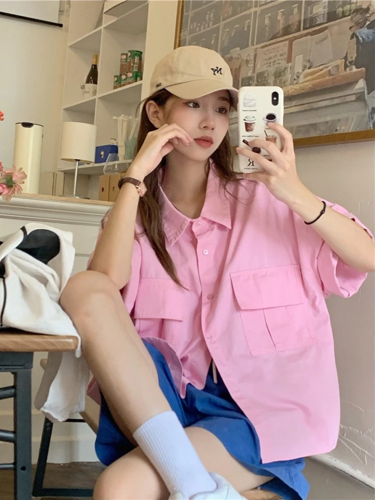 Real Shot 2022 Лето Новинка корейский Instagram просторная универсальная однобортная рубашка с отложным воротником и коротким рукавом для женщин
Real Shot 2022 Лето Новинка корейский Instagram просторная универсальная однобортная рубашка с отложным воротником и коротким рукавом для женщин