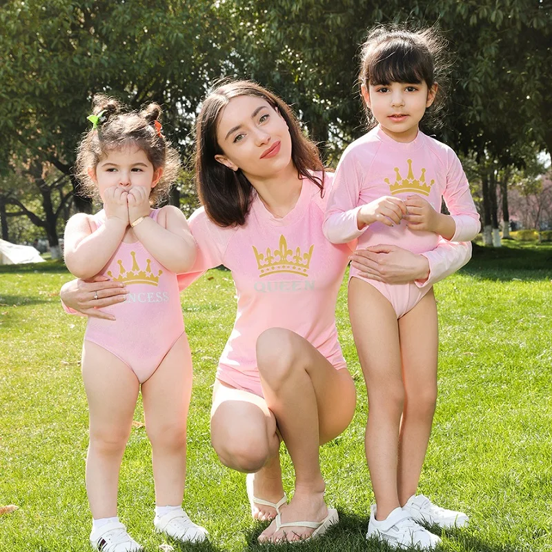 Long Sleeve Mother Daughter Matching Swimsuits Family Look Beach Mommy and Me Clothes Queen Princess Fashion Woman Girl Swimwear
Long Sleeve Mother Daughter Matching Swimsuits Family Look Beach Mommy and Me Clothes Queen Princess Fashion Woman Girl Swimwear