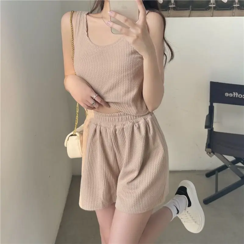 2023 Women's Short Fashion Fitness Sports Vest Sling Casual Shorts Running Two-piece Suit
2023 Women's Short Fashion Fitness Sports Vest Sling Casual Shorts Running Two-piece Suit