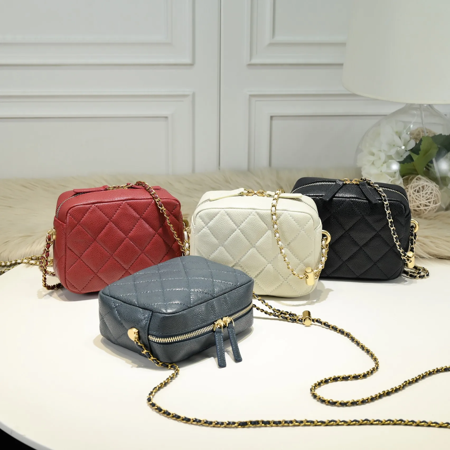 Women's Fashion Bags 2022 100% Genuine Leather One Shoulder Bag Diamond Lattice Crossbody Bag Female Mini Flap Bags Grils Purse
Women's Fashion Bags 2022 100% Genuine Leather One Shoulder Bag Diamond Lattice Crossbody Bag Female Mini Flap Bags Grils Purse