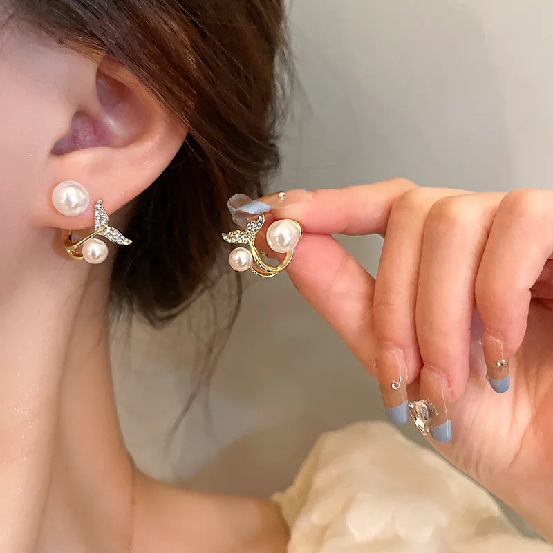 Silver Needle Diamond Pearl Fish Tail Earrings Baroque Fashion Personality Retro Versatile Design Temperament
Silver Needle Diamond Pearl Fish Tail Earrings Baroque Fashion Personality Retro Versatile Design Temperament