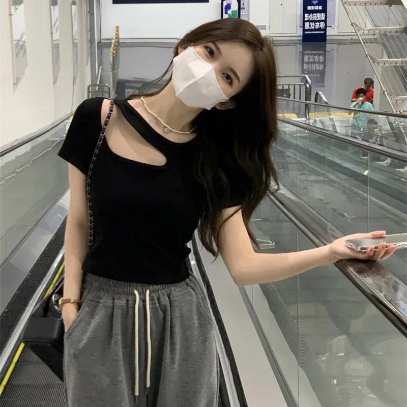 Shoulder Sexy Underlay Shirt for Women's Summer Design Sense Hollow out Top Slim Fit Short Sleeve T-shirt Women's Wear gothic
Shoulder Sexy Underlay Shirt for Women's Summer Design Sense Hollow out Top Slim Fit Short Sleeve T-shirt Women's Wear gothic