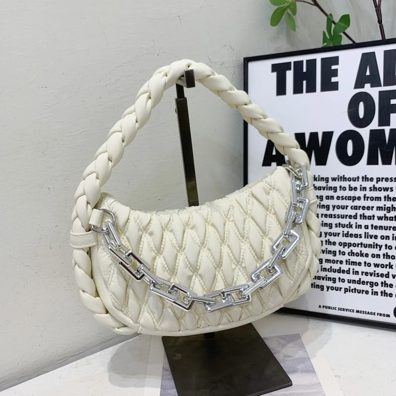 Famous Designer Ladies Handbags High Quality Women Clutch Bags Leather Cloud Shape Wallets Travel Crossbody Bags With Chain 
Famous Designer Ladies Handbags High Quality Women Clutch Bags Leather Cloud Shape Wallets Travel Crossbody Bags With Chain