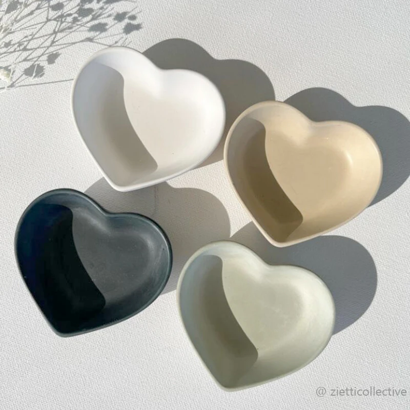 DIY Heart Storage Dish Hand Shaped Plate Silicone Molds for Handmade Cement Concrete Plaster Flower Tray Mould Home Decor
DIY Heart Storage Dish Hand Shaped Plate Silicone Molds for Handmade Cement Concrete Plaster Flower Tray Mould Home Decor