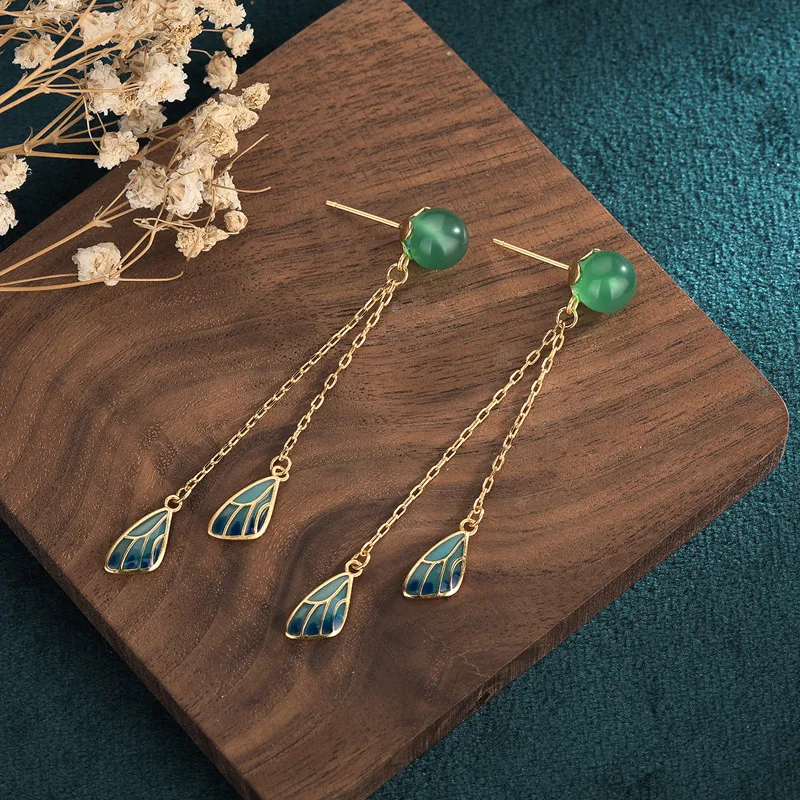 Chinoiserie retro elegant feather burnt blue Cloisonné synthetic jade long tassel ear line earrings face thin earrings
Chinoiserie retro elegant feather burnt blue Cloisonné synthetic jade long tassel ear line earrings face thin earrings