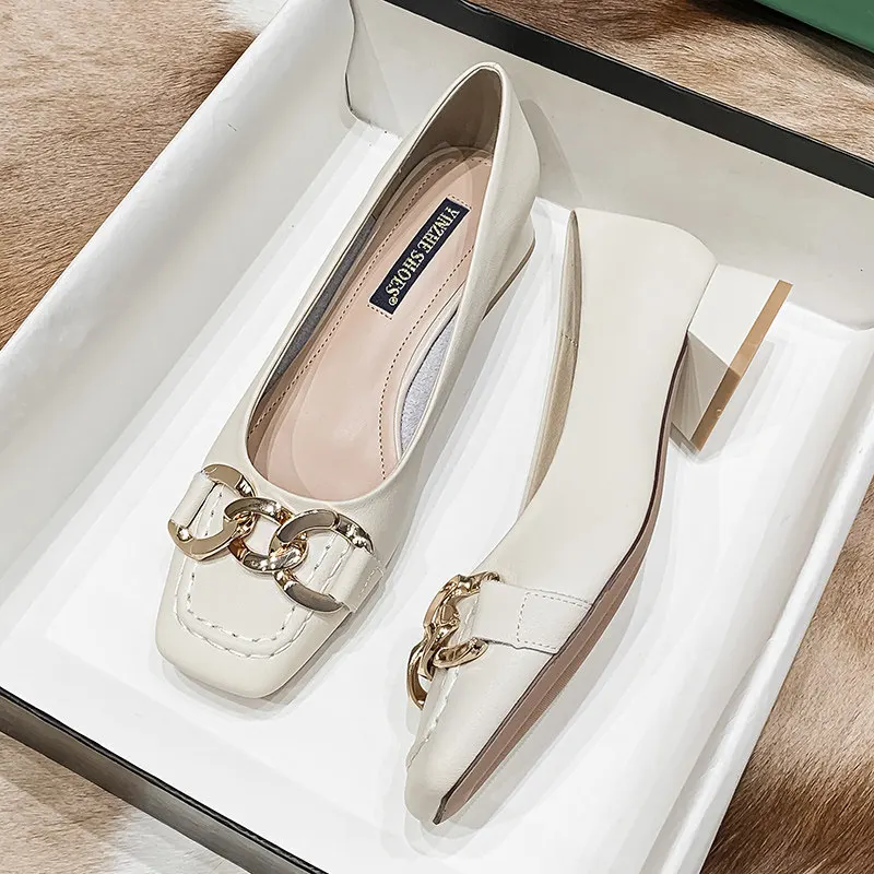 New Women Med Heel Square Toe Pumps Office Lady Shoes Big Gold Metal Chain Soft Soles Slip on Leahter Shoes 2022
New Women Med Heel Square Toe Pumps Office Lady Shoes Big Gold Metal Chain Soft Soles Slip on Leahter Shoes 2022