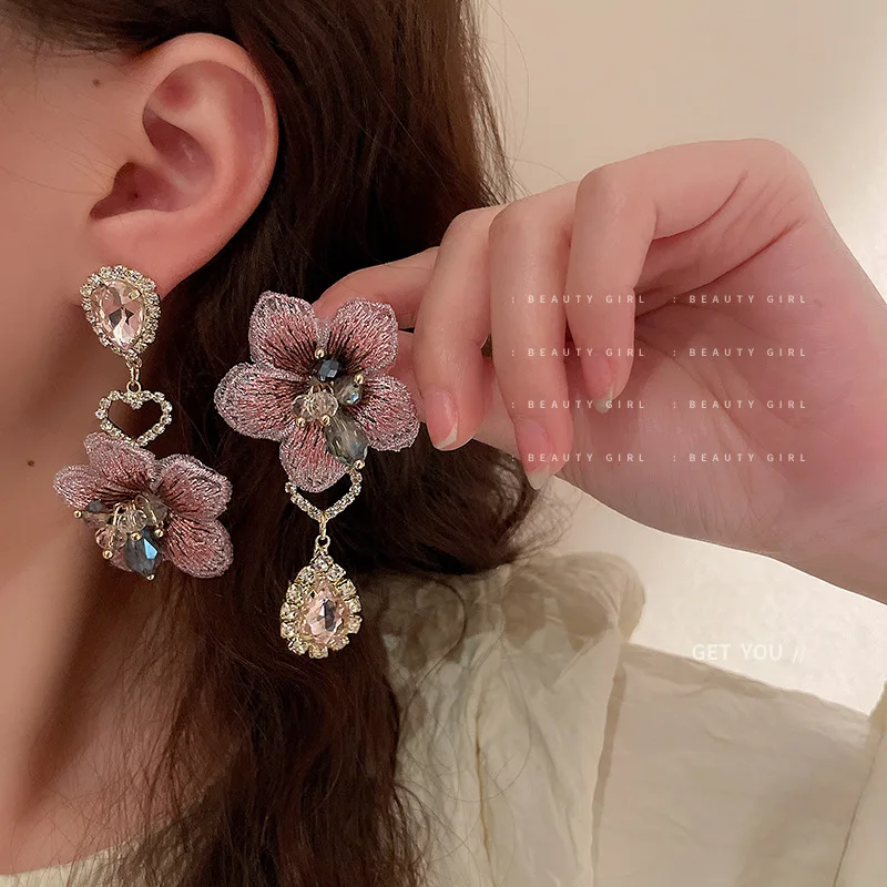 Silver Needle Asymmetric Diamond Drop Crystal Flower Earrings Oriental Pastoral Retro Design Sense (female)
Silver Needle Asymmetric Diamond Drop Crystal Flower Earrings Oriental Pastoral Retro Design Sense (female)