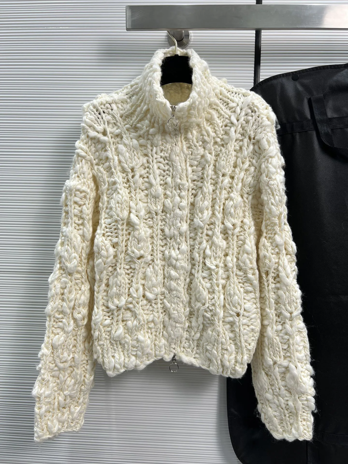 2023Autumn and winter new products, thick thread needle hand-knitted knitted coat!
2023Autumn and winter new products, thick thread needle hand-knitted knitted coat!