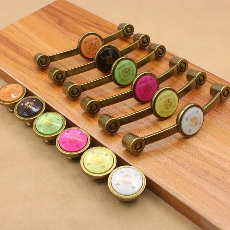 Vintage Zinc Alloy Furniture Cabinet Handle Drawer Knobs Kitchen Handles Cupboard Pulls Dresser Knobs Crystal Colorful Handles
Vintage Zinc Alloy Furniture Cabinet Handle Drawer Knobs Kitchen Handles Cupboard Pulls Dresser Knobs Crystal Colorful Handles
