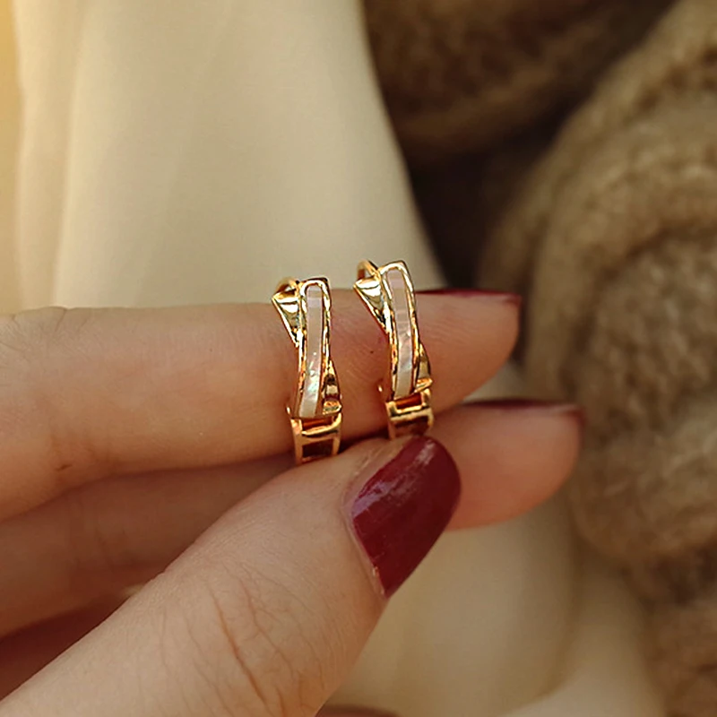 European and American Fashion Cross Fritillary Shell Hoop Earrings Ladies High Quality Korean Fashion Jewelry Silver Needle Gift
European and American Fashion Cross Fritillary Shell Hoop Earrings Ladies High Quality Korean Fashion Jewelry Silver Needle Gift