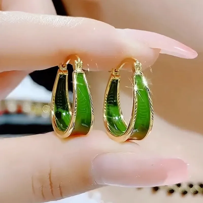 2023 New Fashion Trend Simple Geometric Green Hoop Earrings for Women Unique Design Elegant Girls Party Jewelry Birthday Gifts 
2023 New Fashion Trend Simple Geometric Green Hoop Earrings for Women Unique Design Elegant Girls Party Jewelry Birthday Gifts