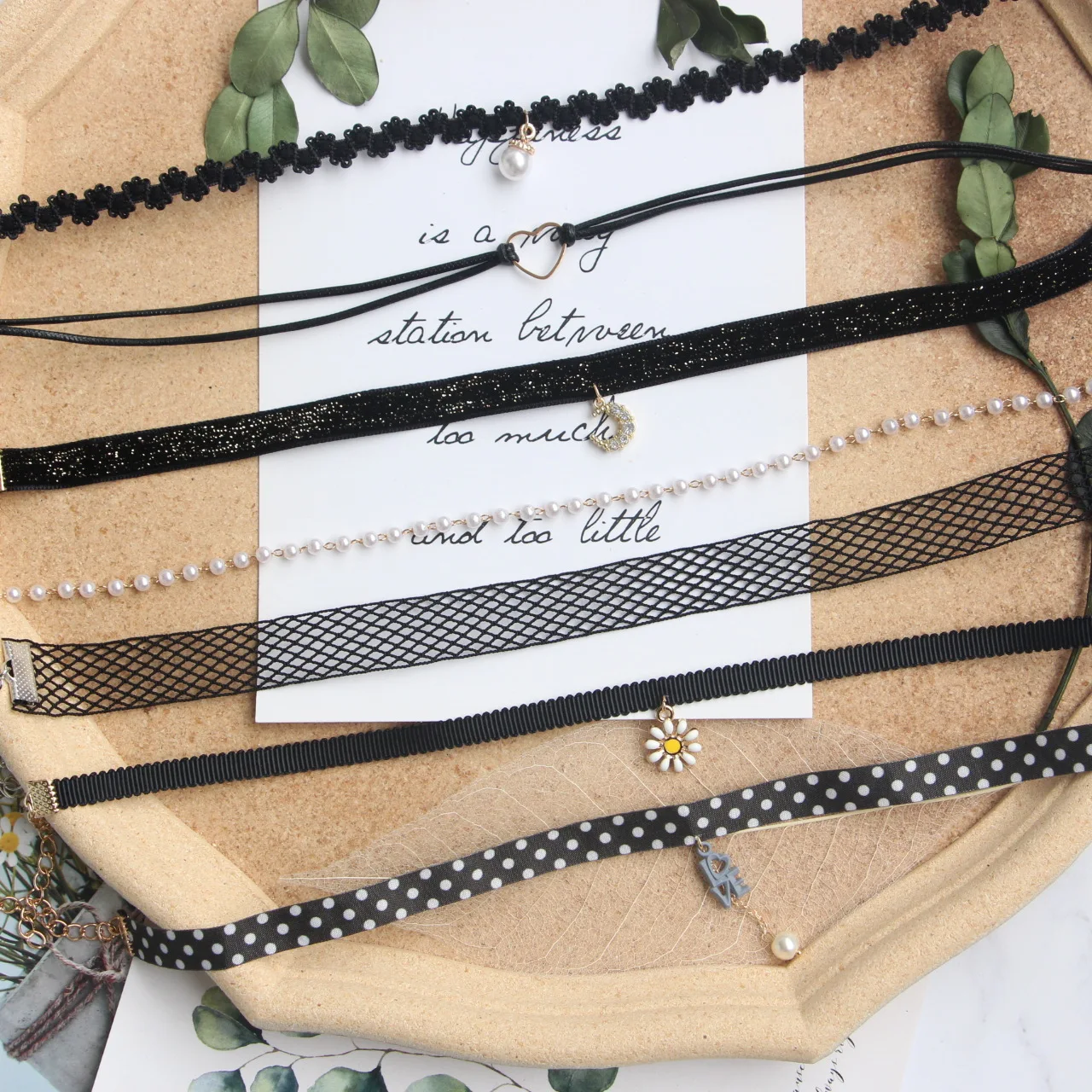 XIKH Cute Sweet Girl Lace Choker Lovely Korean Version Children Rhinestones Short Necklace Women Black Neck Pearl Clavicle Chain
XIKH Cute Sweet Girl Lace Choker Lovely Korean Version Children Rhinestones Short Necklace Women Black Neck Pearl Clavicle Chain