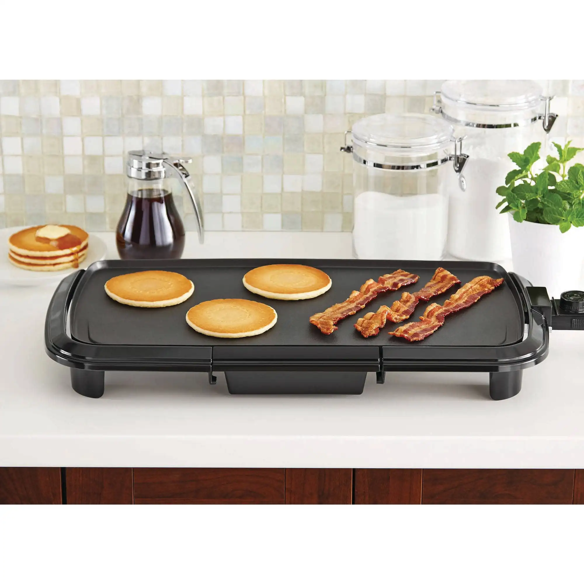 

Dishwasher-Safe 20" Black Griddle with Adjustable Temperature Control